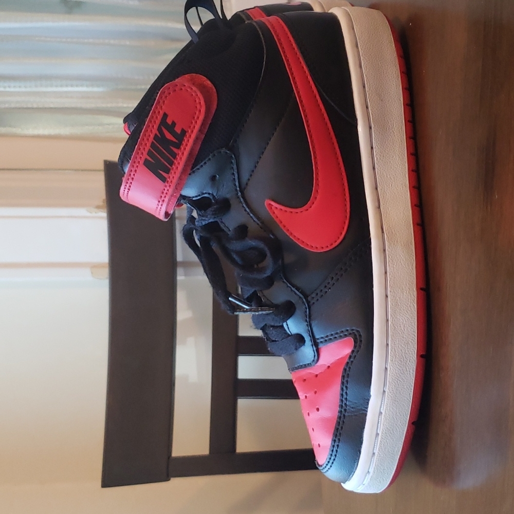 Kids Nike Court Borough Mid 2 size 5Y- No box
